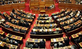 Στη Βουλή τη Δευτέρα το ασφαλιστικό. Κλιμακώνονται οι αντιδράσεις