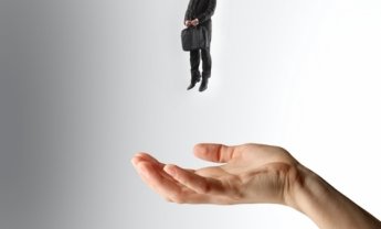 Αναβάθμιση εκτός ευρωζώνης από την AM BEST