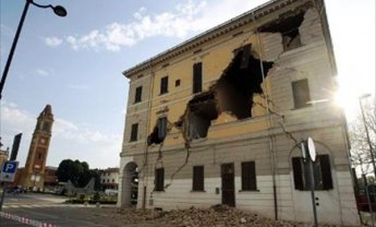 Η Ιταλία μετρά τις πληγές απο το σεισμό