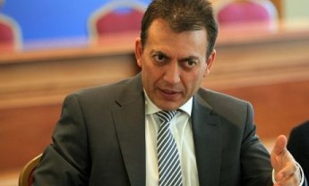 Δεν  τίθεται θέμα μείωσης του κατώτατου μισθού ξεκαθαρίζει ο Γιάννης Βρούτσης