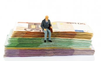 Πότε ξεκινά η μηνιαία παρακράτηση φόρου για τους συνταξιούχους με δυο συντάξεις