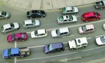 Πέφτουν οι πωλήσεις αυτοκινήτων