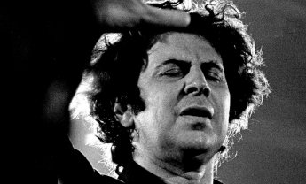 Το "δώρο" της INTERAMERICAN για τα γενέθλια του Μίκη Θεοδωράκη