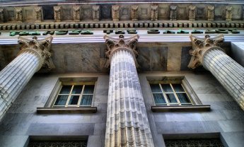 Εξοστρακίζουν τους διαμεσολαβούντες 