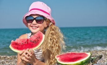 Παιδί, ήλιος και θάλασσα