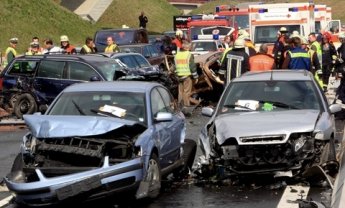 Έκτακτη επικαιρότητα:Καραμπόλα  20  αυτοκινήτων με νεκρή στη Θεσσαλονίκη