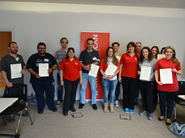 Ομάδα εκπαιδευθέντων με διασώστες-εκπαιδευτές της ΕΟΔ