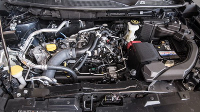 Κάτω από το καπό του Kadjar βρίσκεται ένας turbo κινητήρας 1,2 λίτρων, ο οποίος αποδίδει 130 ίππους και 205 Nm ροπής, με το 0-100 χλμ/ώρα να ολοκληρώνεται σε 10,1 δλ.