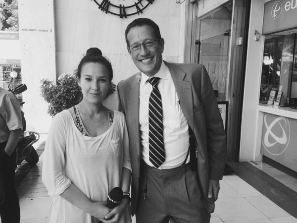 Ο Richard Quest μιλά στο nextdeal.gr και στην Ελπίδα Σπύρου για την Ελλάδα