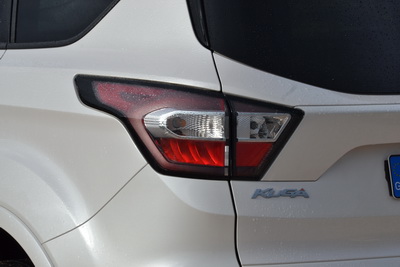 Ford Kuga 15 TDCi - Λεπτομέρεια πίσω φανάρι