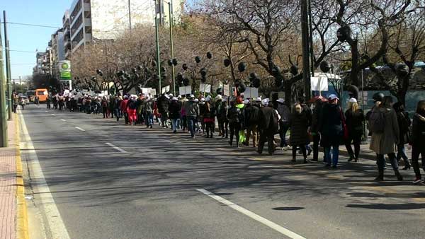 Πορεία αυτή την ώρα των εργαζομένων της Εθνικής Ασφαλιστικής ενάντια στην πώληση!