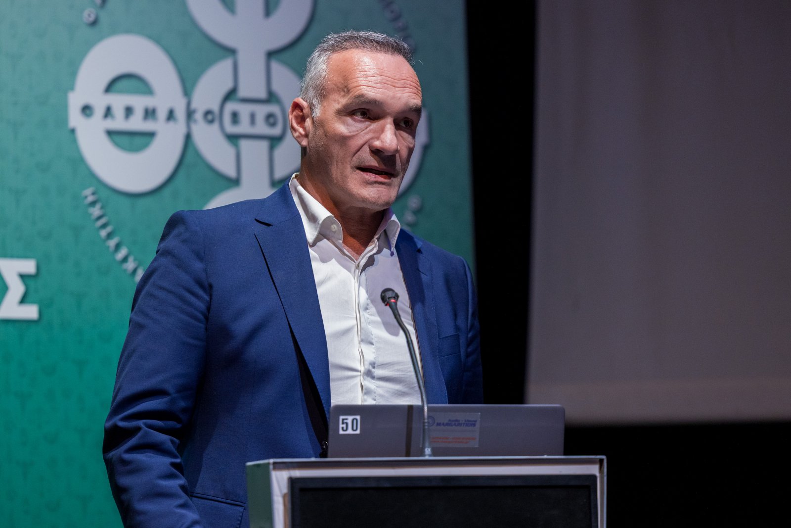 Εικόνα που περιέχει ρουχισμός, ανθρώπινο πρόσωπο, άτομο, κείμενοΤο περιεχόμενο που δημιουργείται από τεχνολογία AI ενδέχεται να είναι εσφαλμένο.