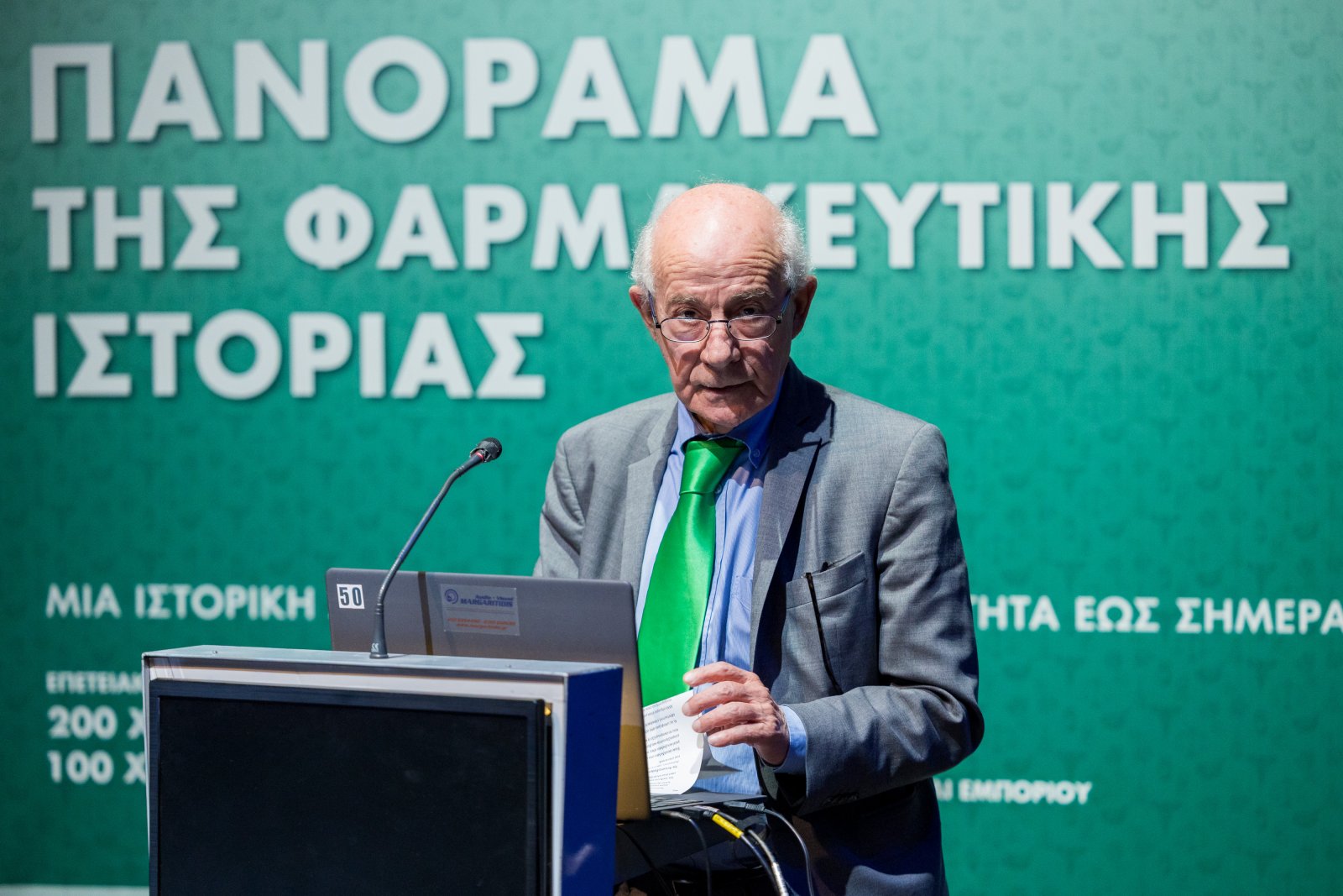 Εικόνα που περιέχει υπολογιστής, ανθρώπινο πρόσωπο, άτομο, φορητός υπολογιστήςΤο περιεχόμενο που δημιουργείται από τεχνολογία AI ενδέχεται να είναι εσφαλμένο.