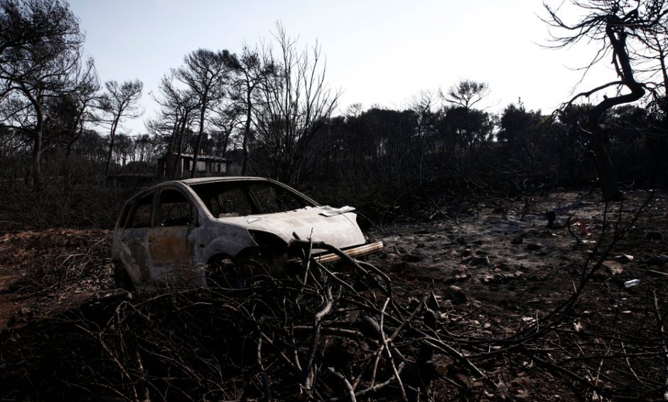 Η ΕΑΕΕ ενημερώνει τα μέλη της για τη διαγραφή αδειών κυκλοφορίας των κατεστραμμένων από τη φωτιά οχημάτων 