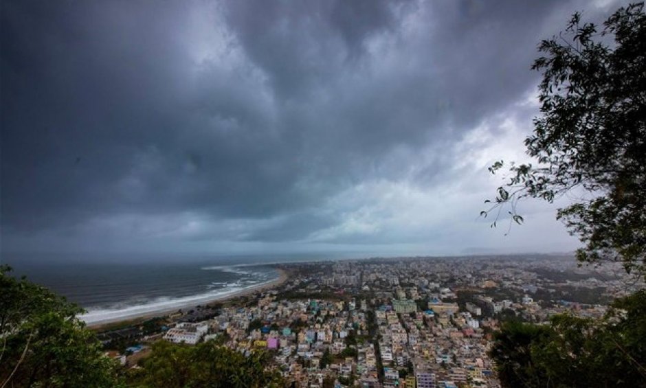 Ινδία: Μαζικές εκκενώσεις εν αναμονή του ισχυρού κυκλώνα Φάνι