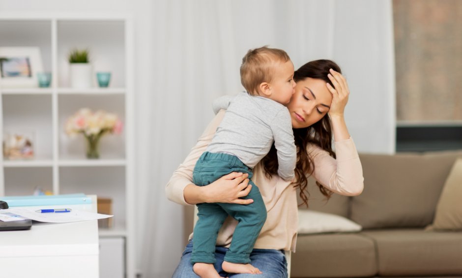 Η δύσκολη καθημερινότητα δημιουργεί πονοκέφαλο στις μαμάδες