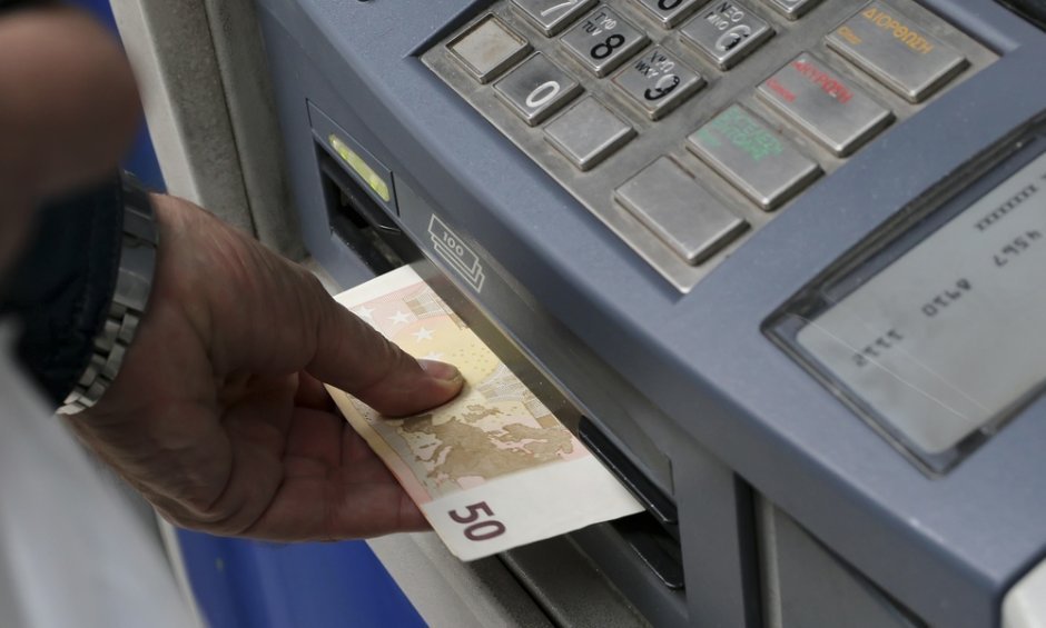 Ακριβότερες από σήμερα οι αναλήψεις μετρητών στα ATM