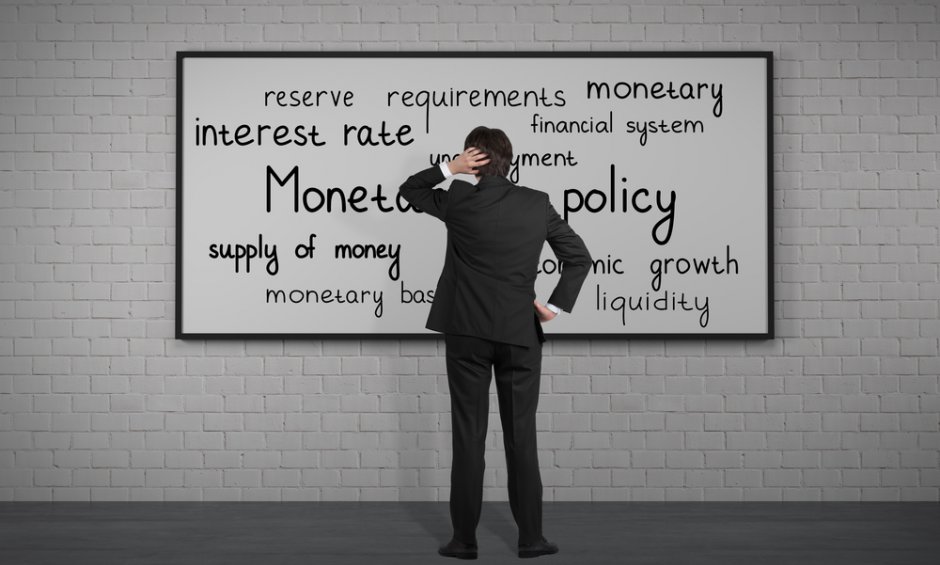 Πώς επηρεάζει τον ασφαλιστικό κλάδο η χαλαρή νομισματική πολιτική;