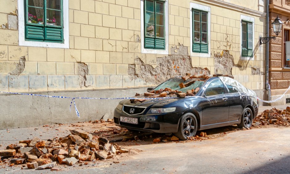 Τι γράφουν τα συμβόλαια αυτοκινήτων για τις υλικές ζημιές από σεισμό και φυσικές καταστροφές;