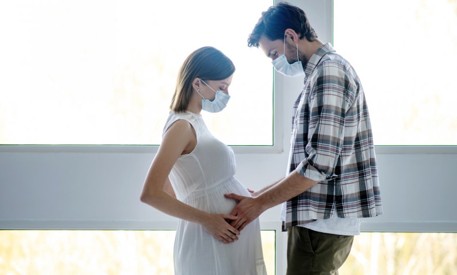 ΕΚΠΑ: Εγκυμοσύνη, επιπλοκές και εμβολιασμός στην πανδημία Covid-19