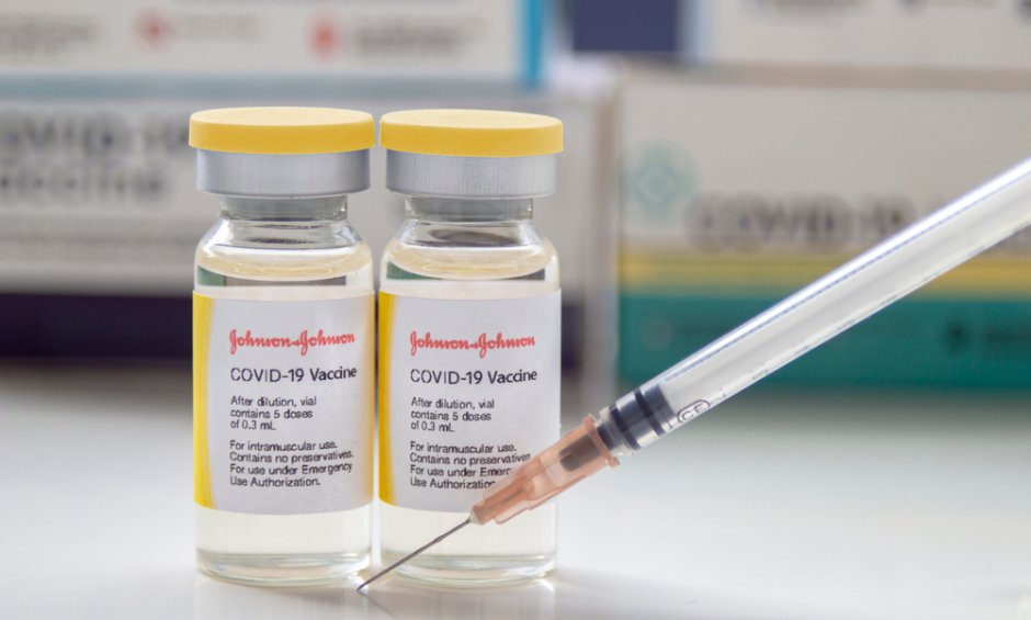 ΕΚΠΑ: Ο FDA συστήνει μια «παύση» στη χορήγηση του εμβολίου Johnson & Johnson