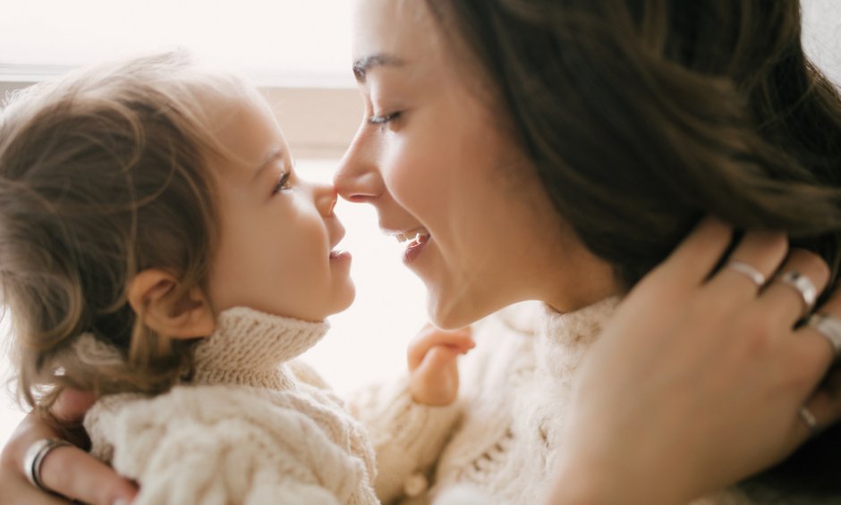 Αυξάνεται συνεχώς η μέση ηλικία που η γυναίκα γίνεται μητέρα για πρώτη φορά, σύμφωνα με την Allianz