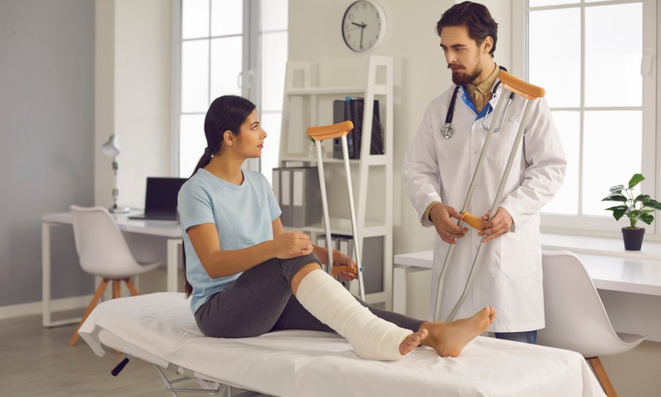 Ποια ιατροφαρμακευτικά έξοδα θα αποζημιωθείτε εάν σπάσετε το πόδι σας;