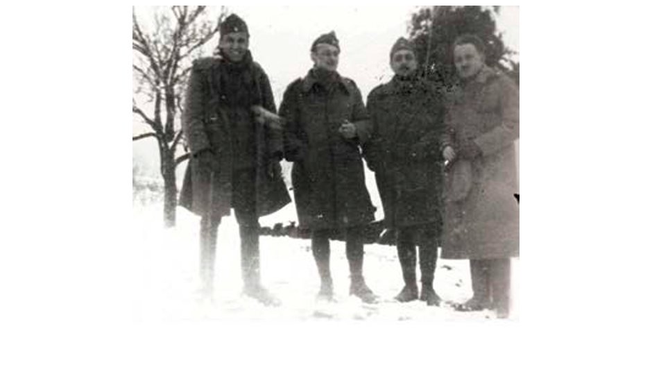 Μια αποκλειστική φωτογραφία στα χιόνια, 1940, με τον Π. Κανελλόπουλο και τον Αλ. Ταμπουρά