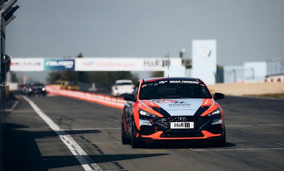 Η Hyundai Motorsport στην κορυφή της κατηγορίας ΤCR στον 50ο αγώνα Nürburgring 24 Hours