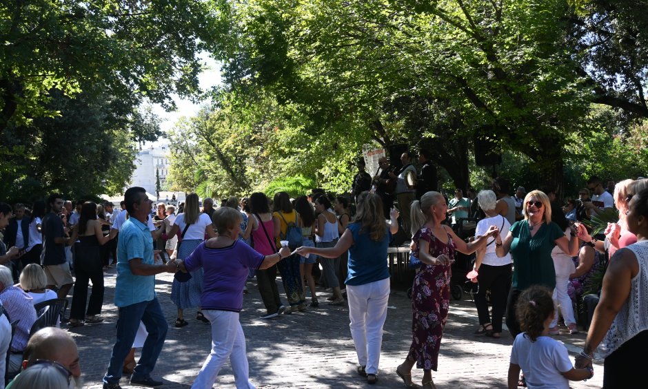 Αραρίσκοντας Ηλίας Προβόπουλος: Ηπειρώτικο πανηγύρι στο Πεδίον του Άρεως