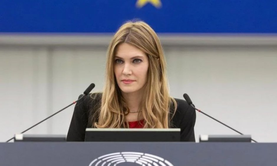 Κρατείται η Εύα Καϊλή στις Βρυξέλλες - Διεγράφη από ΠΑΣΟΚ και Ευρωπαίους Σοσιαλιστές 