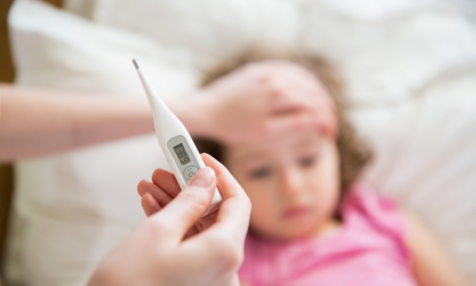 Ελληνική Παιδιατρική Εταιρεία: Τι να κάνετε όταν το παιδί σας έχει πυρετό!
