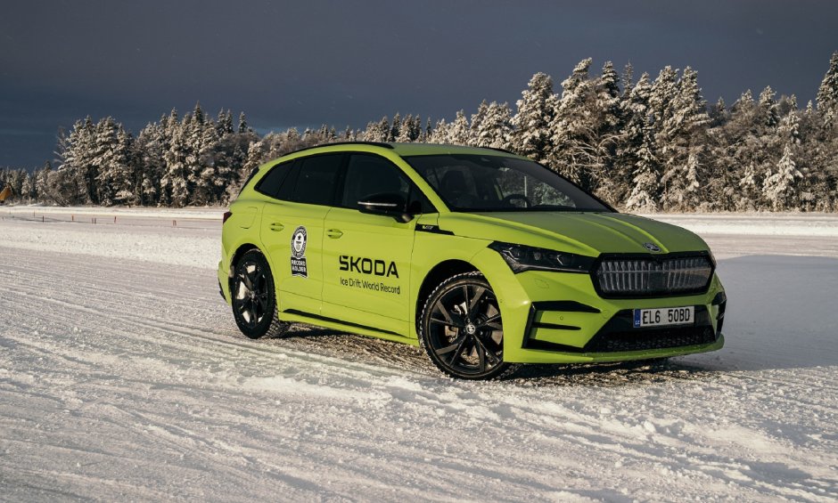 Το Škoda Enyaq RS iV επιτυγχάνει δύο ρεκόρ Guiness με συνεχόμενο drift 7,351 χιλιομέτρων στον πάγο