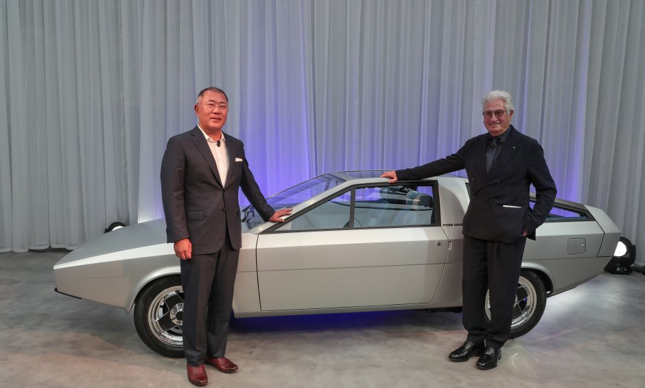 Το Hyundai Pony Coupe Concept αναβιώνει: Μετά από 50 χρόνια, αποκαλύφθηκε στη γενέτειρά του Ιταλί