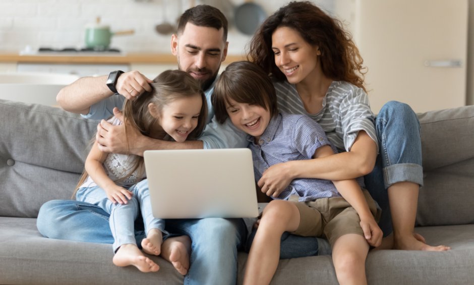 Interamerican: Ψηφιακή ζωή και Social Media - Πώς επηρεάζουν τη συγκέντρωση και προσοχή μας και τη σχέση γονέων και παιδιών!