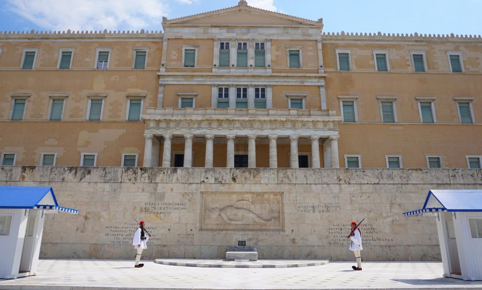 ΠΛΑΓΙΩΣ: Να μένει χώρος για τις πορείες