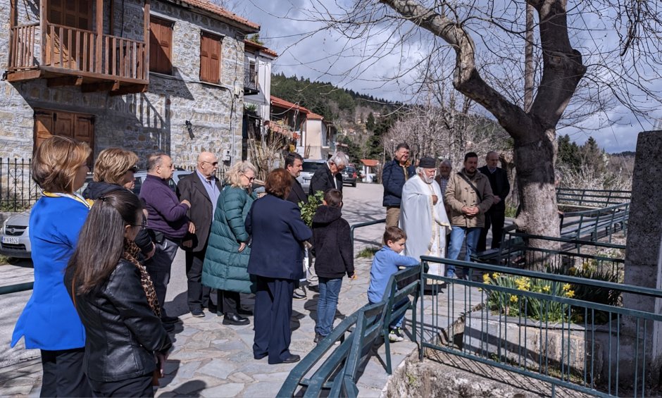 Ηλίας Προβόπουλος: Η μελαγχολία των επετείων στην ελληνική επαρχία