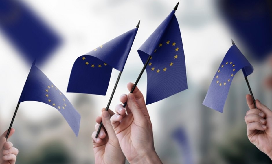 Πλαγίως: Ευτυχώς είναι ευρωεκλογές