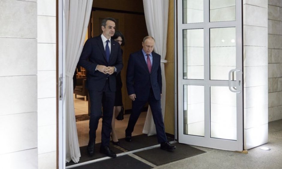 Ρωσική επίθεση σε Ελλάδα και Μητσοτάκη, ισχυρή «ψήφο» εμπιστοσύνης από JP Morgan, η ευκαιρία για το «νέο δολάριο», ο Αλέξης, ο Μίκης και Πεπ Γκουαρντιόλα και η ΔΕΗ βάζει «φωτιά» στις τηλεπικοινωνίες