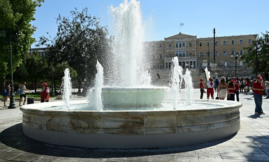 Επαναλειτουργεί το σιντριβάνι στην πλατεία Συντάγματος