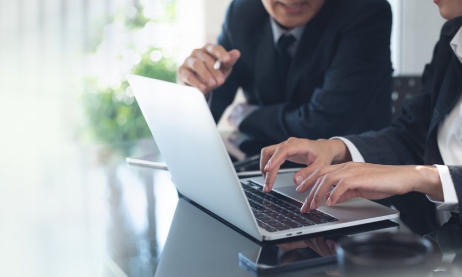 «ΕΡΓΑΝΗ»: Πάνω από 3,5 εκατομμύρια καταγεγραμμένες υπερωρίες στο 7μηνο του 2025