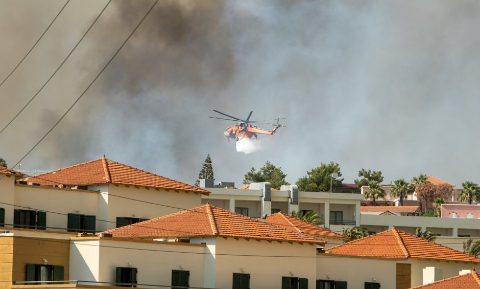 ΕΑΕΕ προς ξενοδόχους: Έρχεται σχέδιο για τις επιχειρήσεις που δεν βρίσκουν κάλυψη - Η εμπειρία του Ομίλου Μήτση από τις φωτιές στη Ρόδο