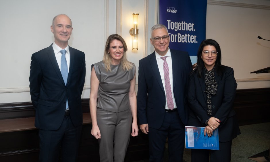 100+ κορυφαία στελέχη του ασφαλιστικού κλάδου συμμετείχαν στην εκδήλωση για την παρουσίαση της 15ης Ετήσιας Έκθεσης για την Ιδιωτική Ασφαλιστική Αγορά που πραγματοποίησε η KPMG στην Ελλάδα με τίτλο “The Future of Insurance”