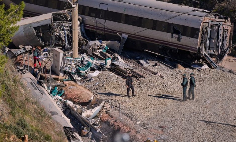 Ισπανία: Η κυβέρνηση θα πληρώσει αποζημιώσεις 20 εκατομμυρίων ευρώ στα θύματα του πολύνεκρου σιδηροδρομικού δυστυχήματος