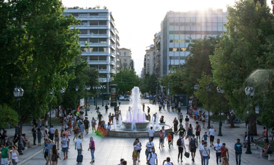 Πλαγιως: Οι δυο κυρίες