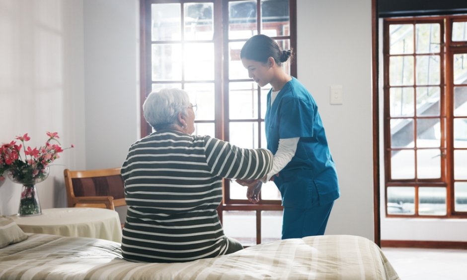 Νοσηλεία στο σπίτι, μια σύγχρονη παροχή υγείας - Πως την καλύπτουν οι Ασφαλιστικές εταιρείες;