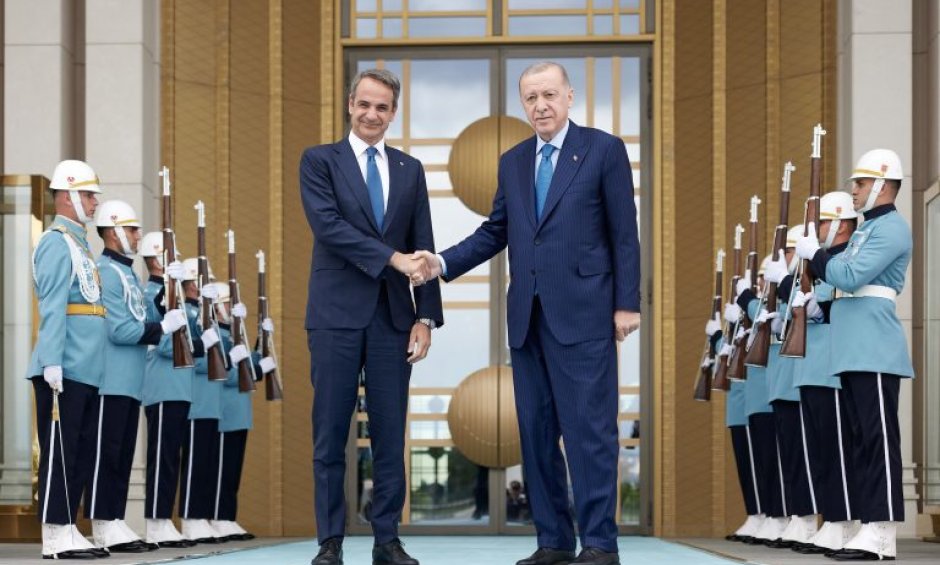 Συνάντηση Μητσοτάκη-Ερντογάν και ελληνοτουρκικές σχέσεις: Ο διάλογος συνεχίζεται, οι διαφορές παραμένουν