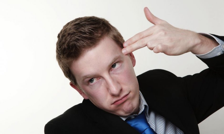 Μήπως η ασφαλιστική διαμεσολάβηση πυροβολεί τα πόδια της;