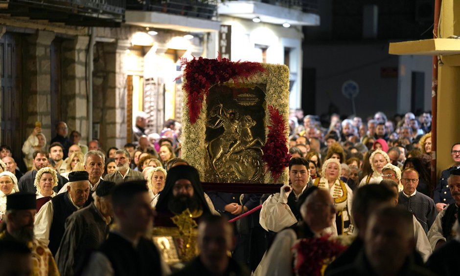 «Πανηγυράκι γίνεται ψηλά στον Αϊ Γιώργη»: Η μεγάλη γιορτή της Αράχωβας