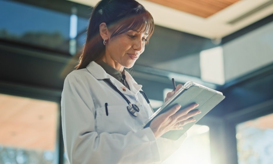 ΕΛΣΤΑΤ: Πόσα θεραπευτήρια έχουμε, πόσα άτομα απασχολούν και πόσες κλίνες διαθέτουν!